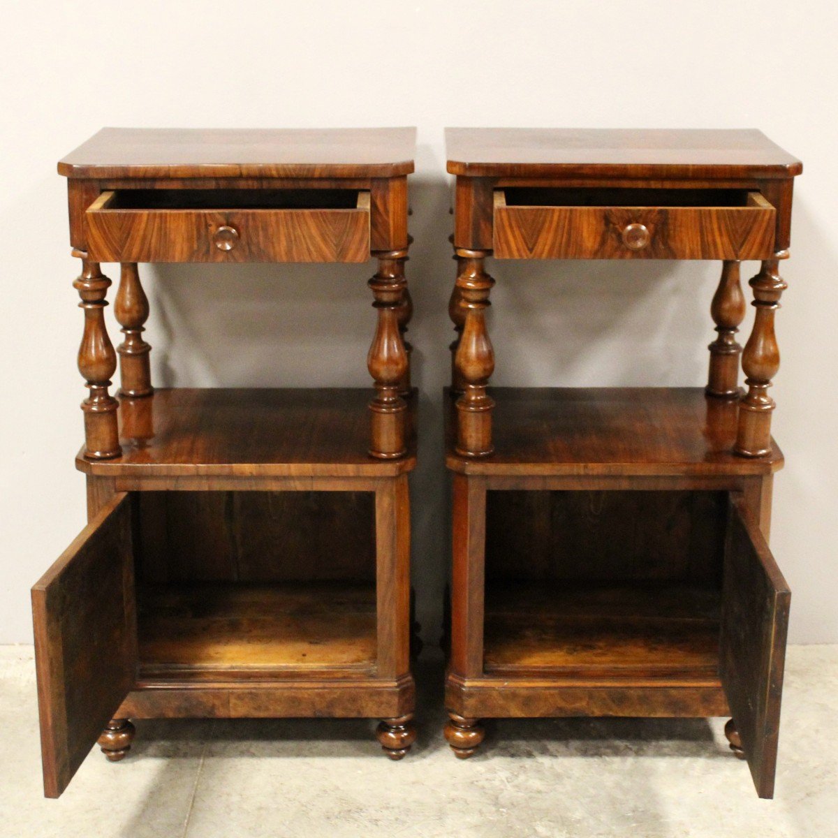 Antique Pair Of Louis Philippe Bedsides Nightstands Tables In Walnut - Italy 19th-photo-1