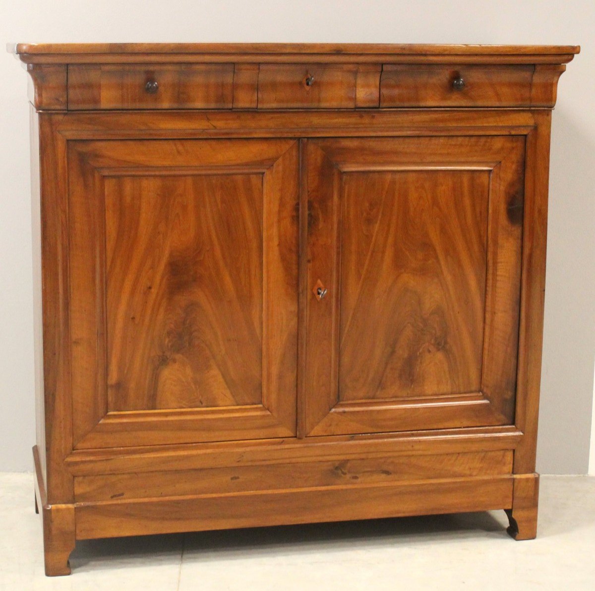 Antique Louis Philippe Sideboard Dresser Cabinet Cupboard Buffet In Walnut – 19th-photo-2