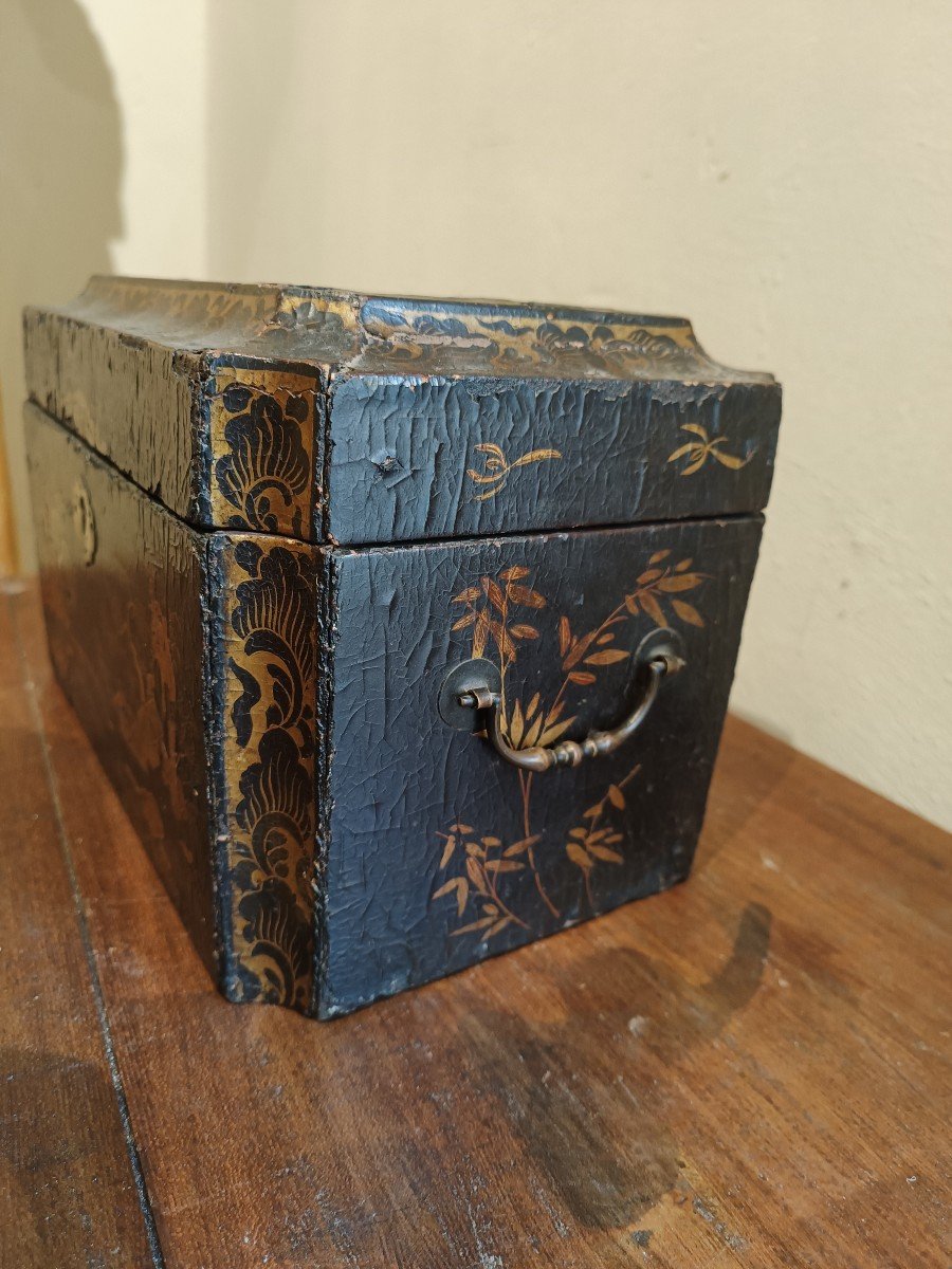 Chinoiserie Lacquered Wooden Box,  England ,mid 18th Century.-photo-3