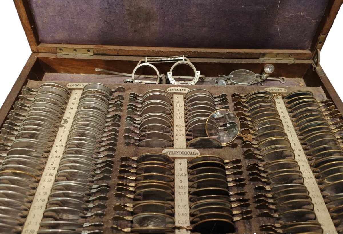 Ancienne Coffret d'Opticien Avec Lentilles Et Divers Outils. Angleterre, Fin Du XIXe Siècle.-photo-2