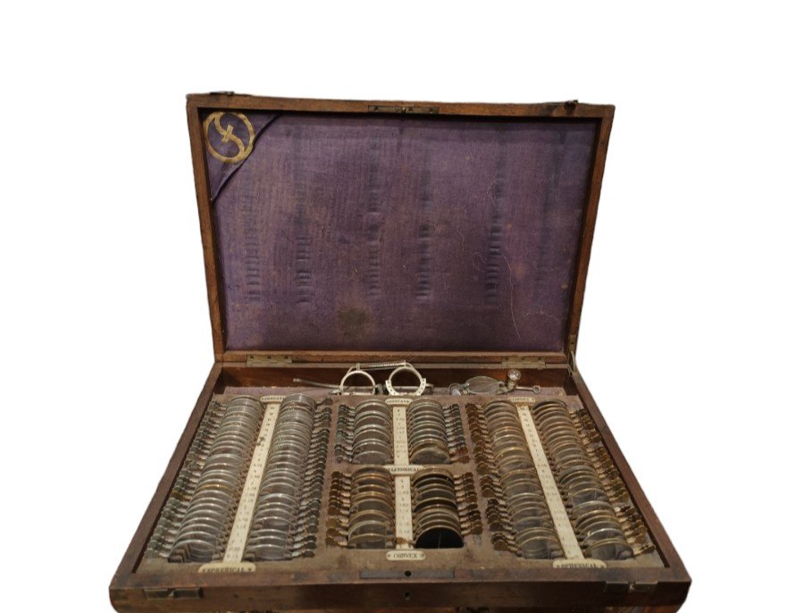 Ancienne Coffret d'Opticien Avec Lentilles Et Divers Outils. Angleterre, Fin Du XIXe Siècle.