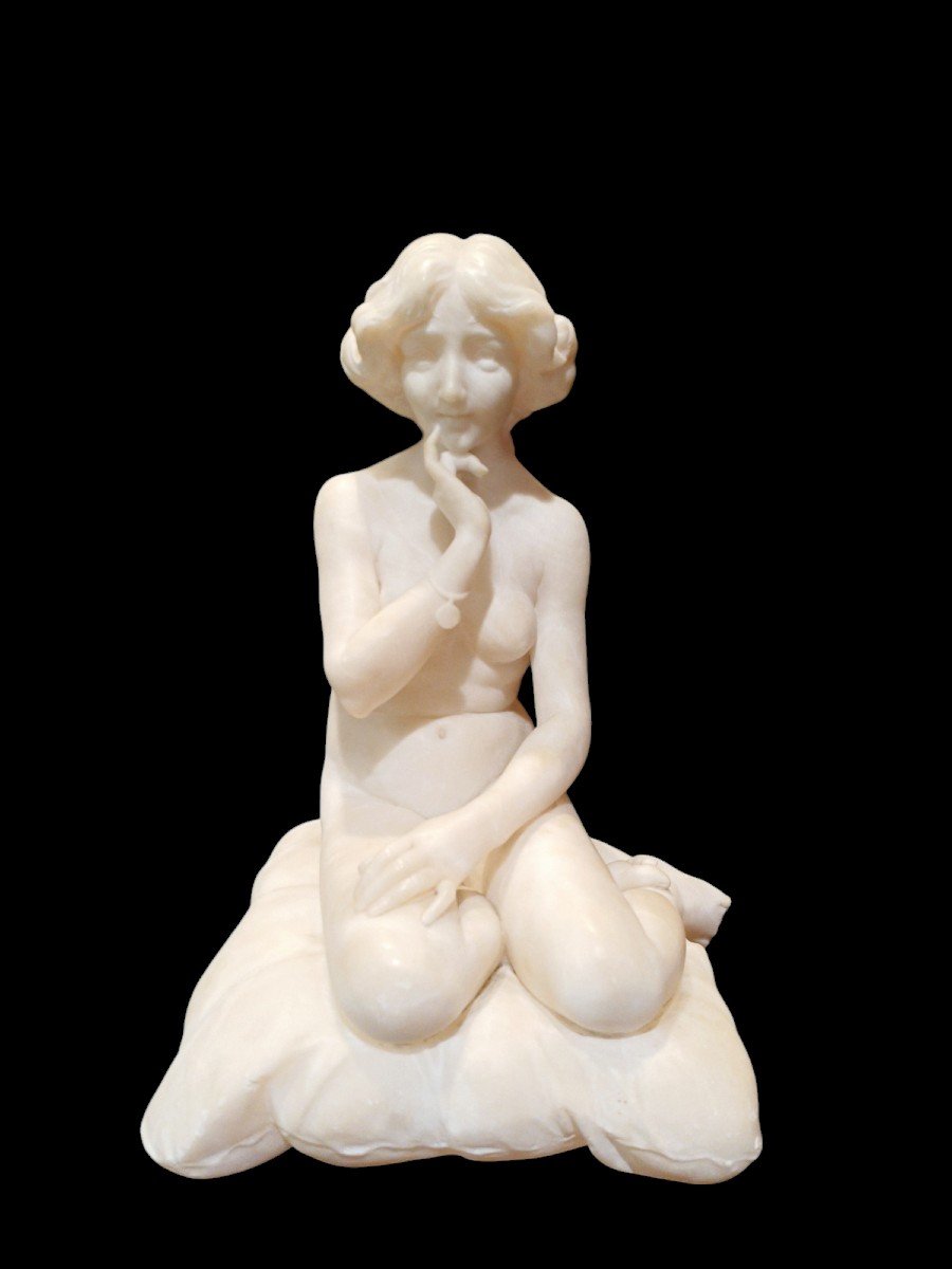 Sculpture Orientaliste Représentant Une Odalisque. Fin Du 19ème Siècle.