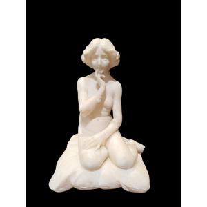 Sculpture Orientaliste Représentant Une Odalisque. Fin Du 19ème Siècle.