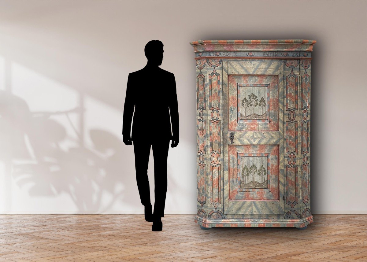 1812 Light Painted Cabinet -photo-2