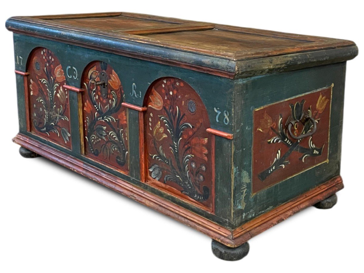 1778 Alpine Blue Painted Blamket Chest -photo-3