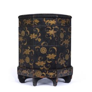 A Kaioke Container With Floral Decoration