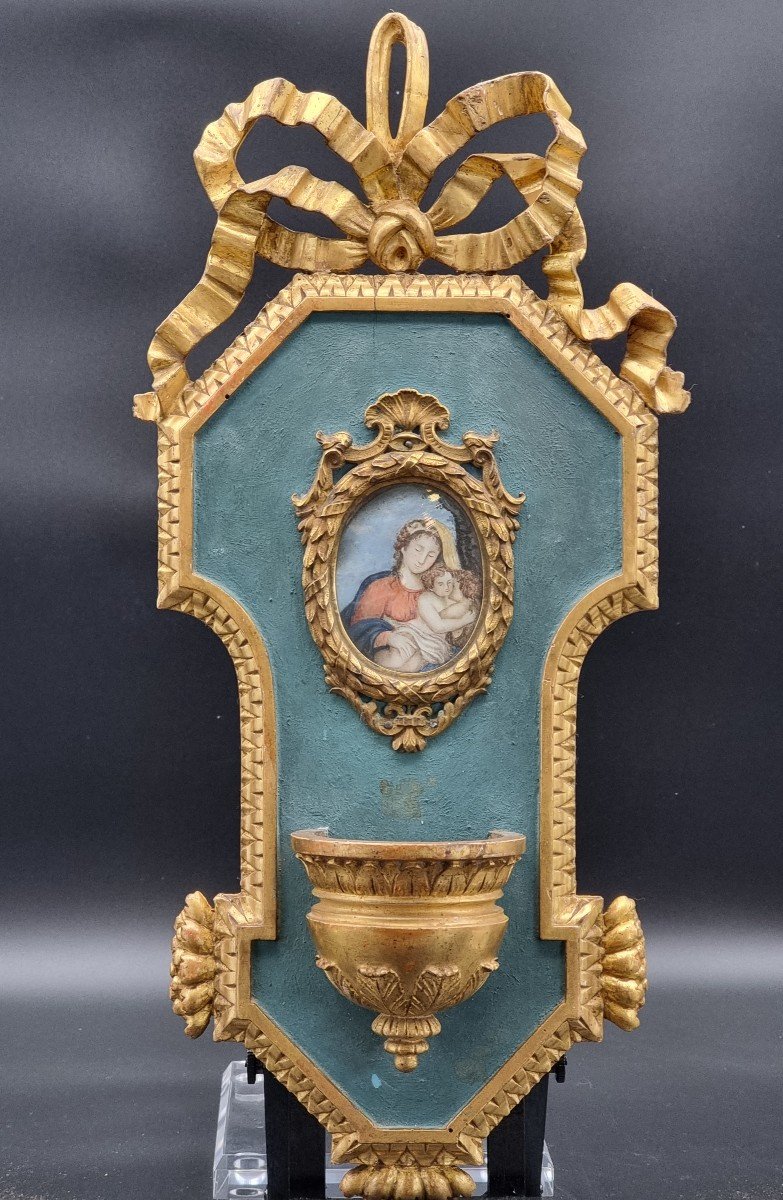 Bénitier Louis XVI En Bois Sculpté Et Doré Avec Miniature