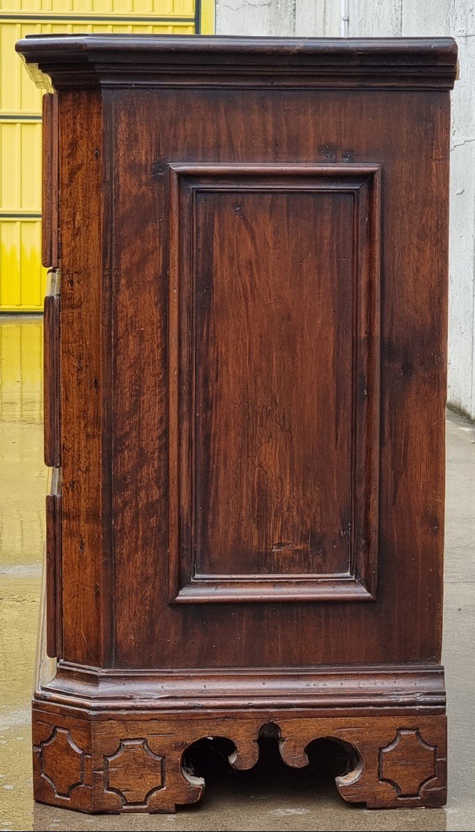 17th-century Emilian Chest Of Drawers In Solid Walnut-photo-1