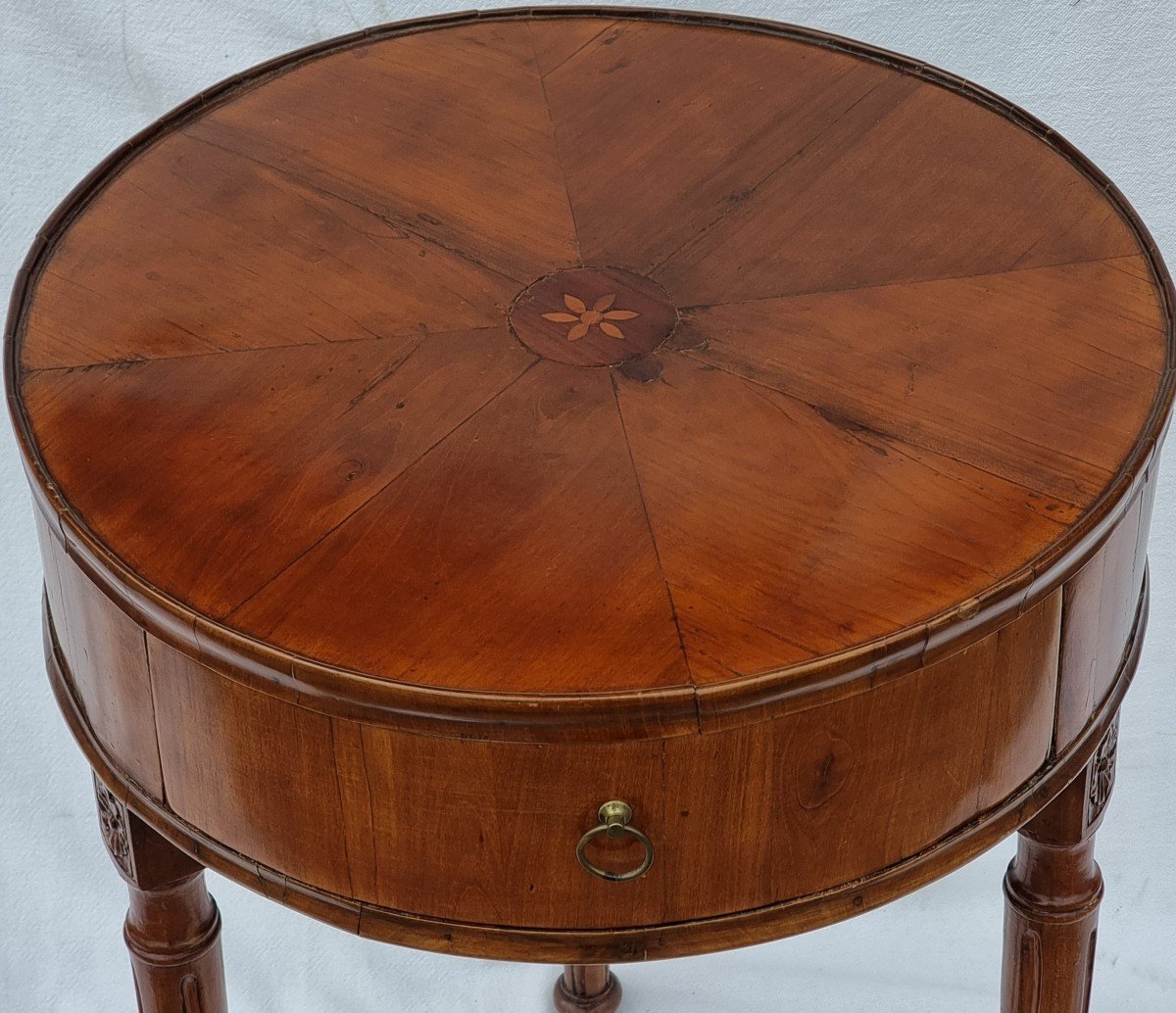 18th-century Venetian Round Table With Three Legs-photo-2