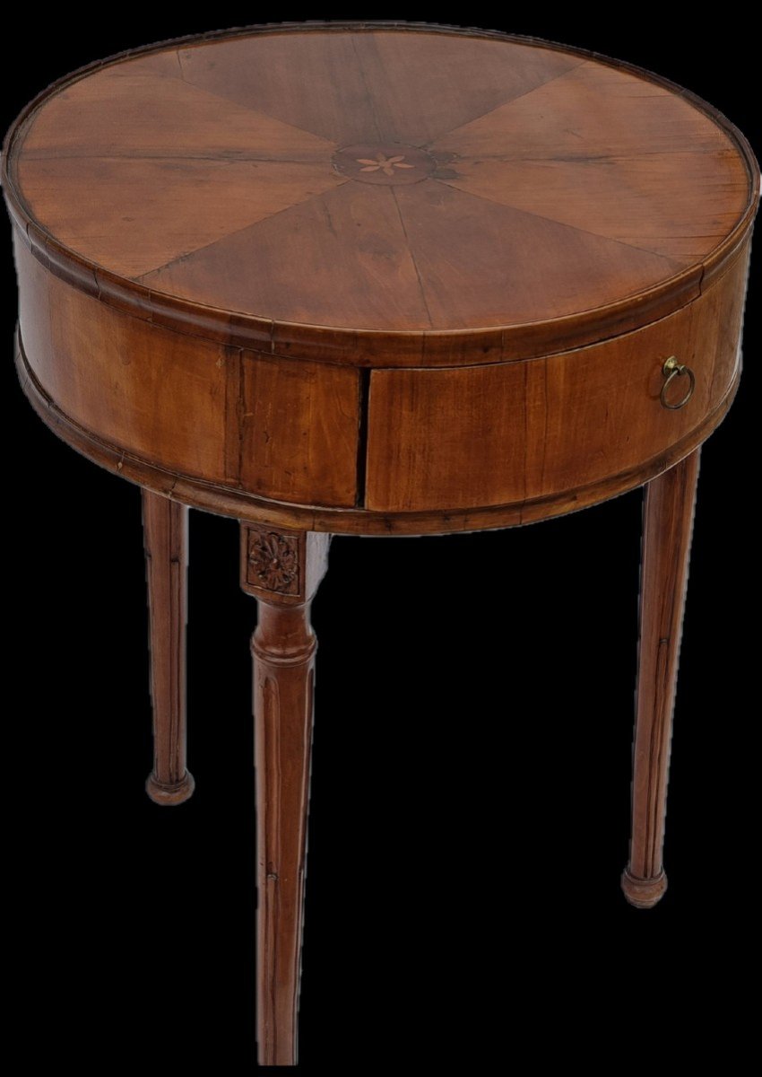 18th-century Venetian Round Table With Three Legs