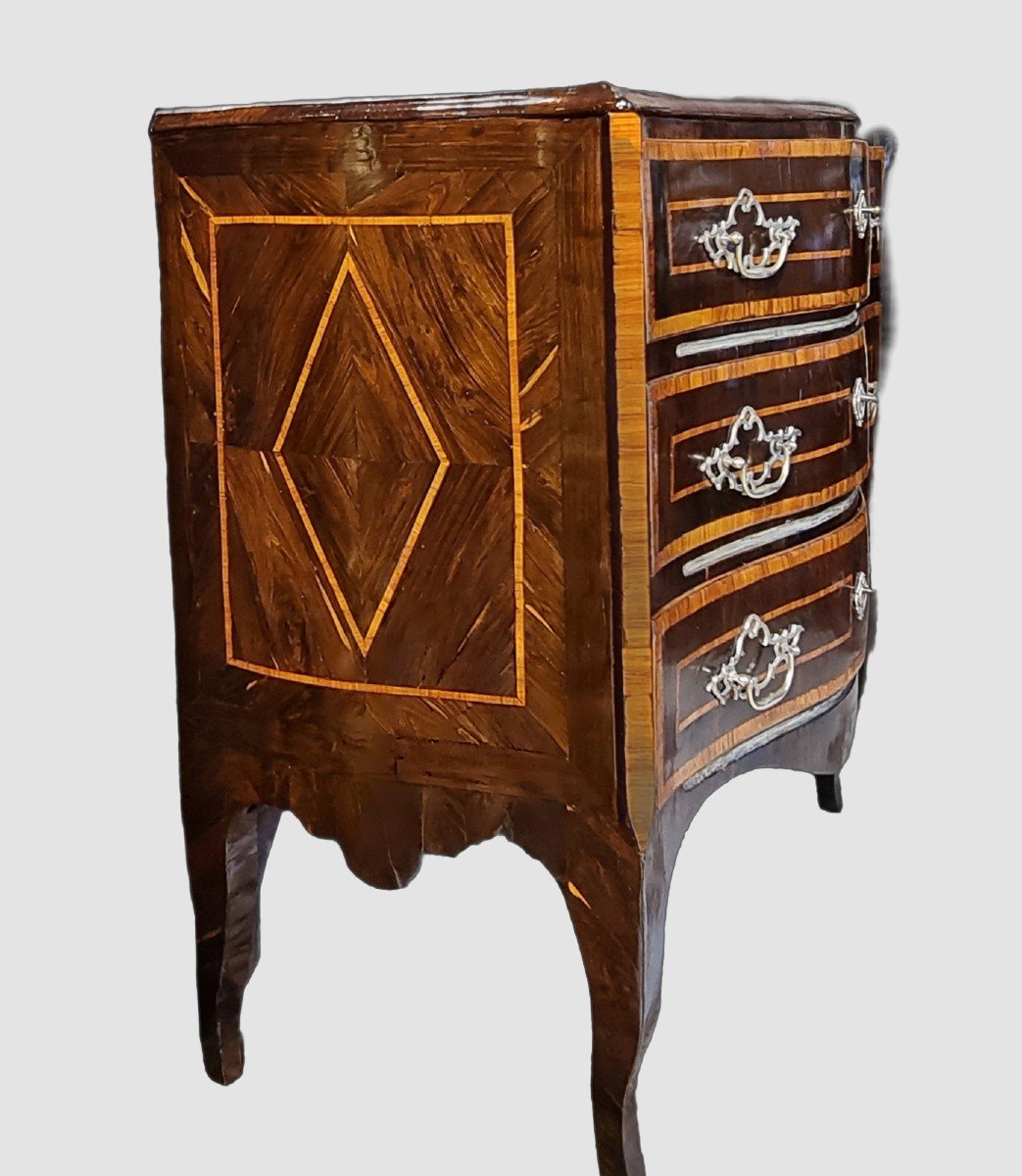 Mid-18th Century Sicilian Chest Of Drawers With Shaped Front And Sides-photo-3