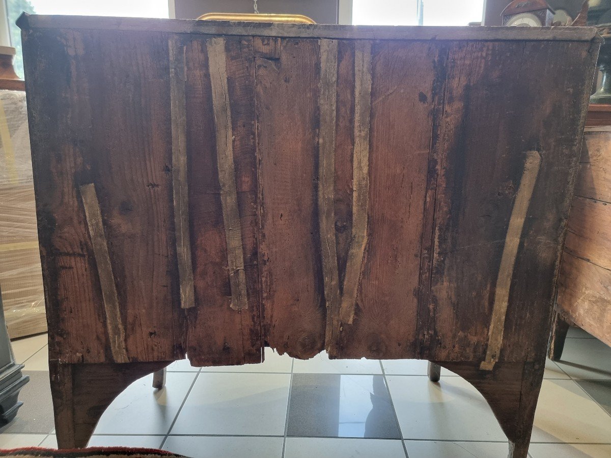 Mid-18th Century Sicilian Chest Of Drawers With Shaped Front And Sides-photo-1