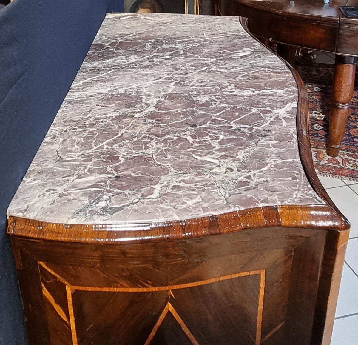 Mid-18th Century Sicilian Chest Of Drawers With Shaped Front And Sides-photo-5