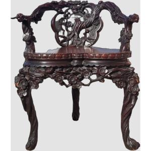 Ensemble De Quatre Fauteuils Orientaux Sculptés à Motif Floral