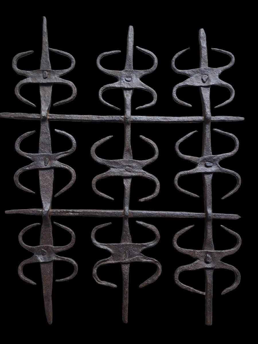 Grille  De Fenêtre En Fer Forgé XVIe Siècle 