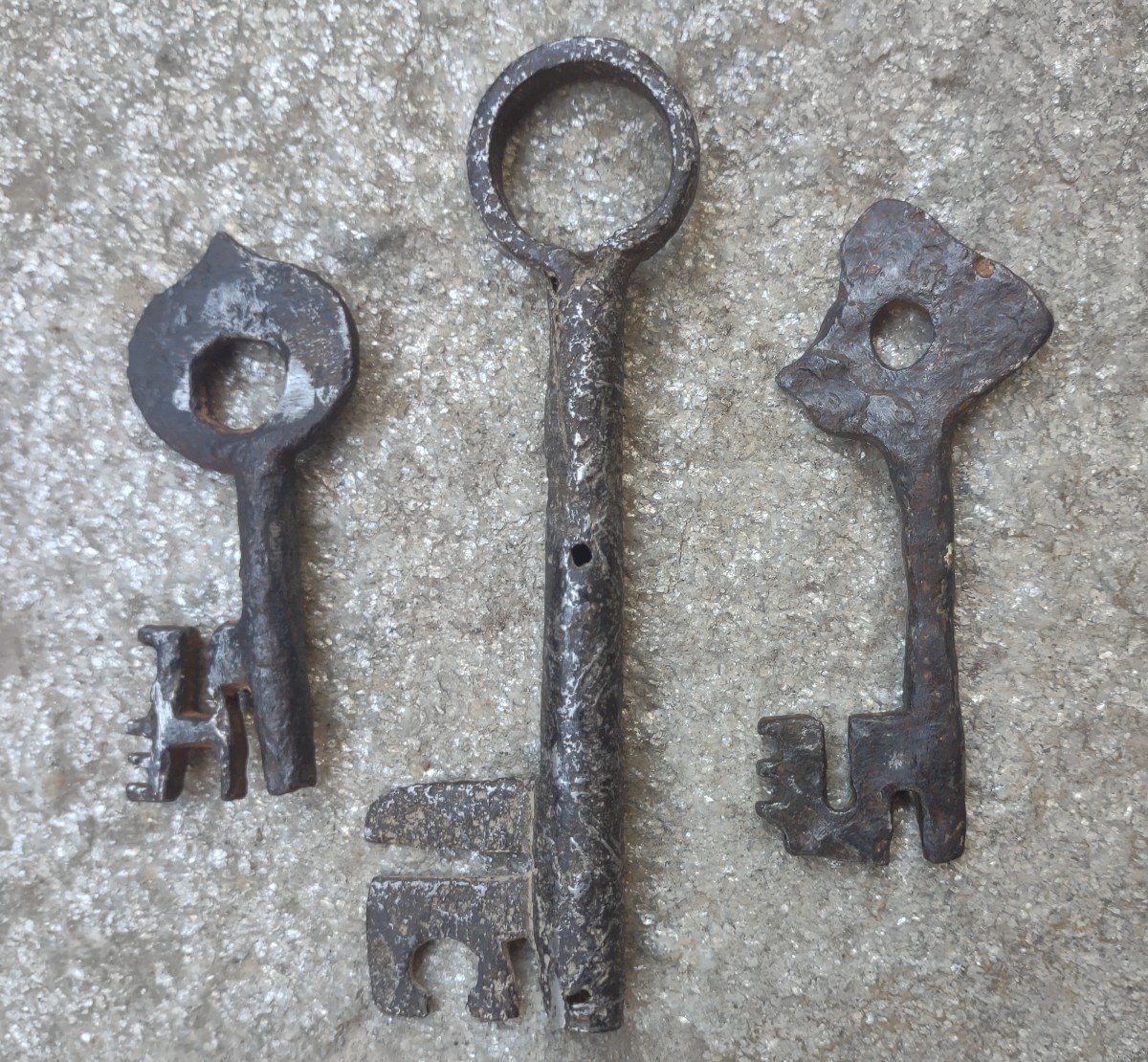 Set Of Three Romano-gothic Iron Keys, One Benedictory-photo-4