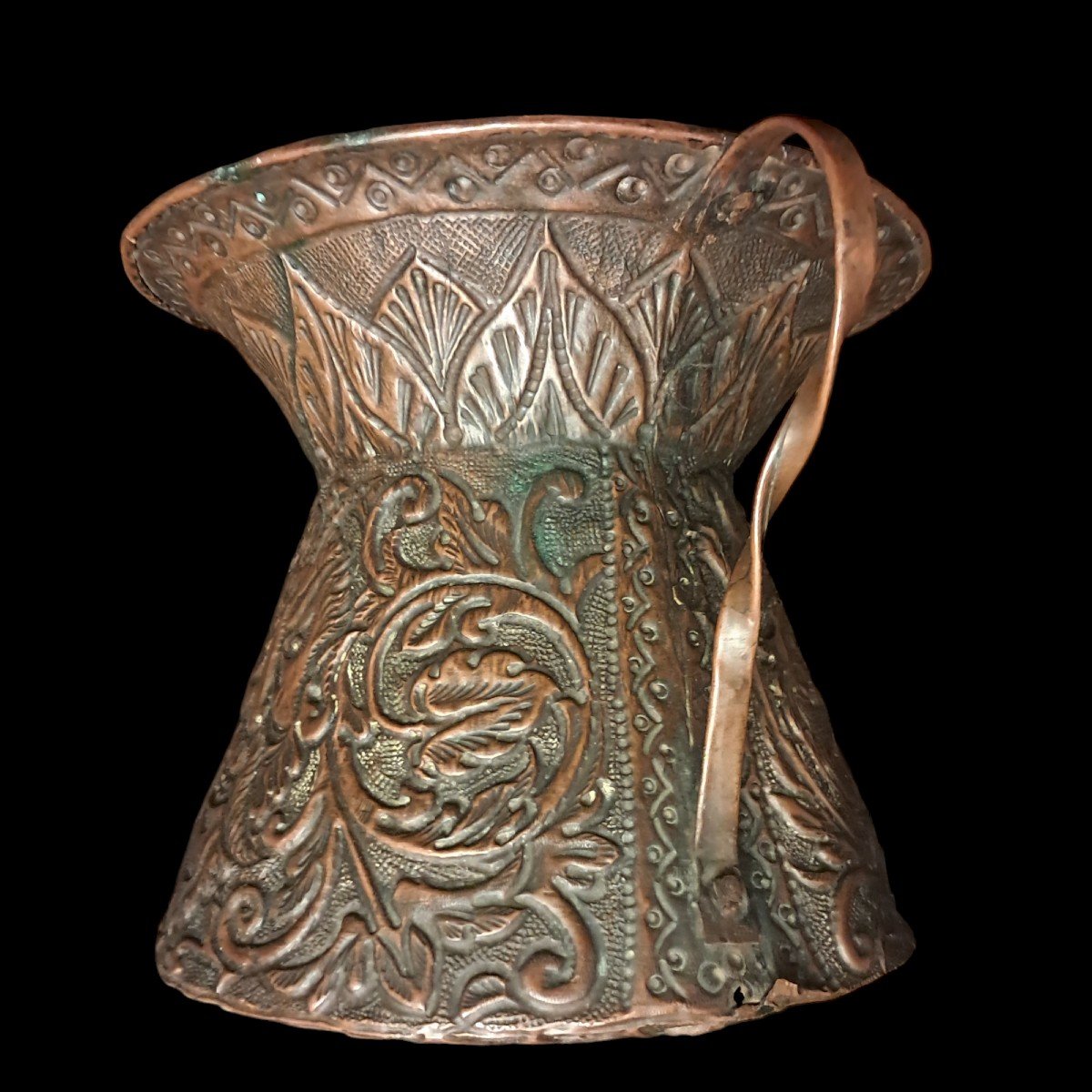 Small Embossed Copper Vase, Early 18th Century-photo-1