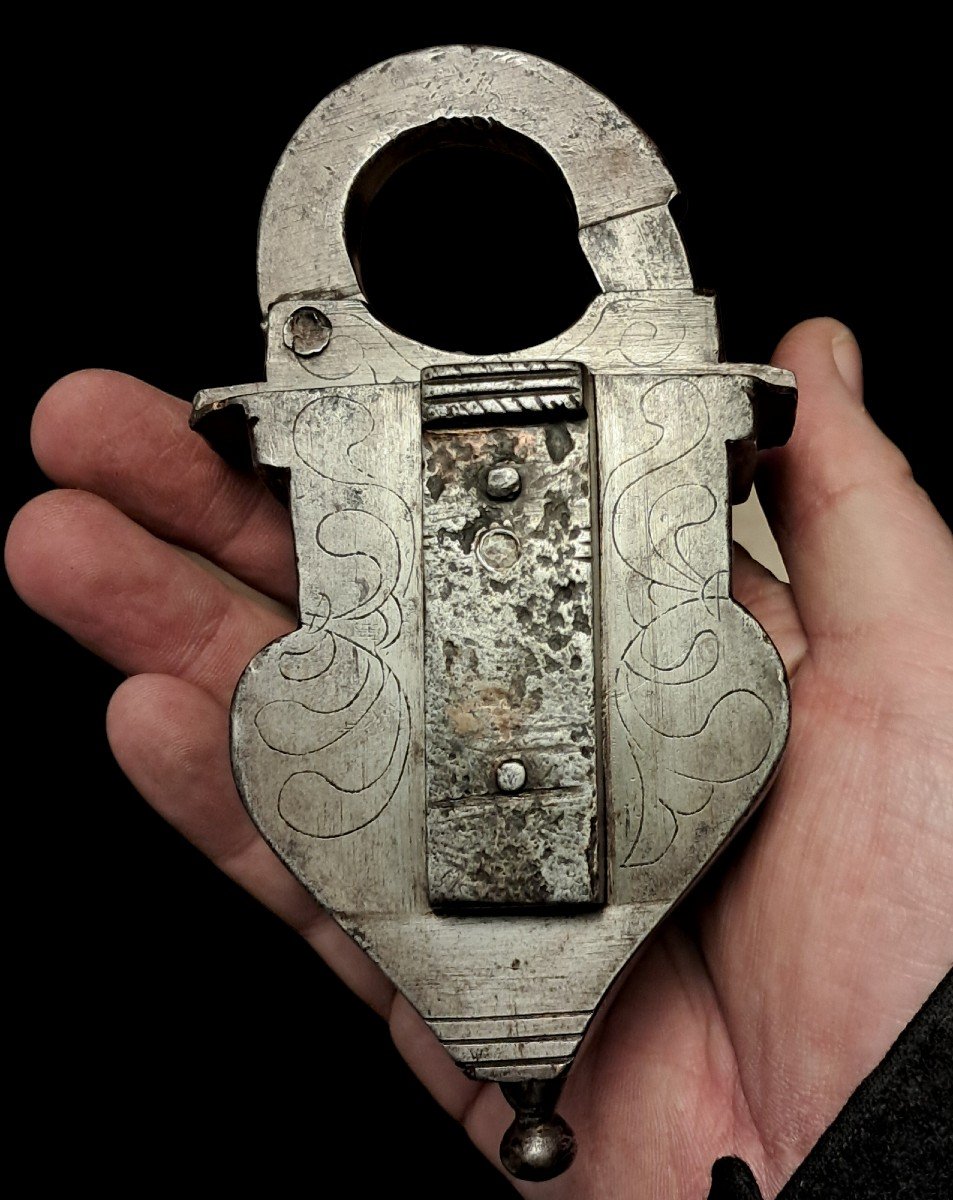 Engraved Wrought Iron German Padlock XVII Century-photo-3