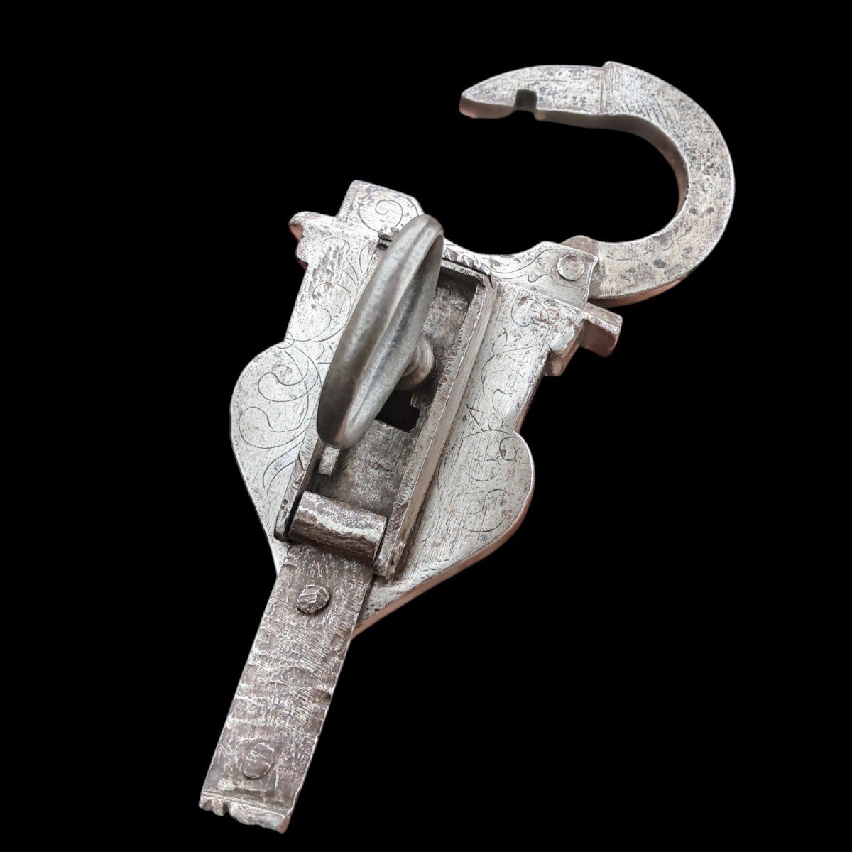 Engraved Wrought Iron German Padlock XVII Century-photo-3