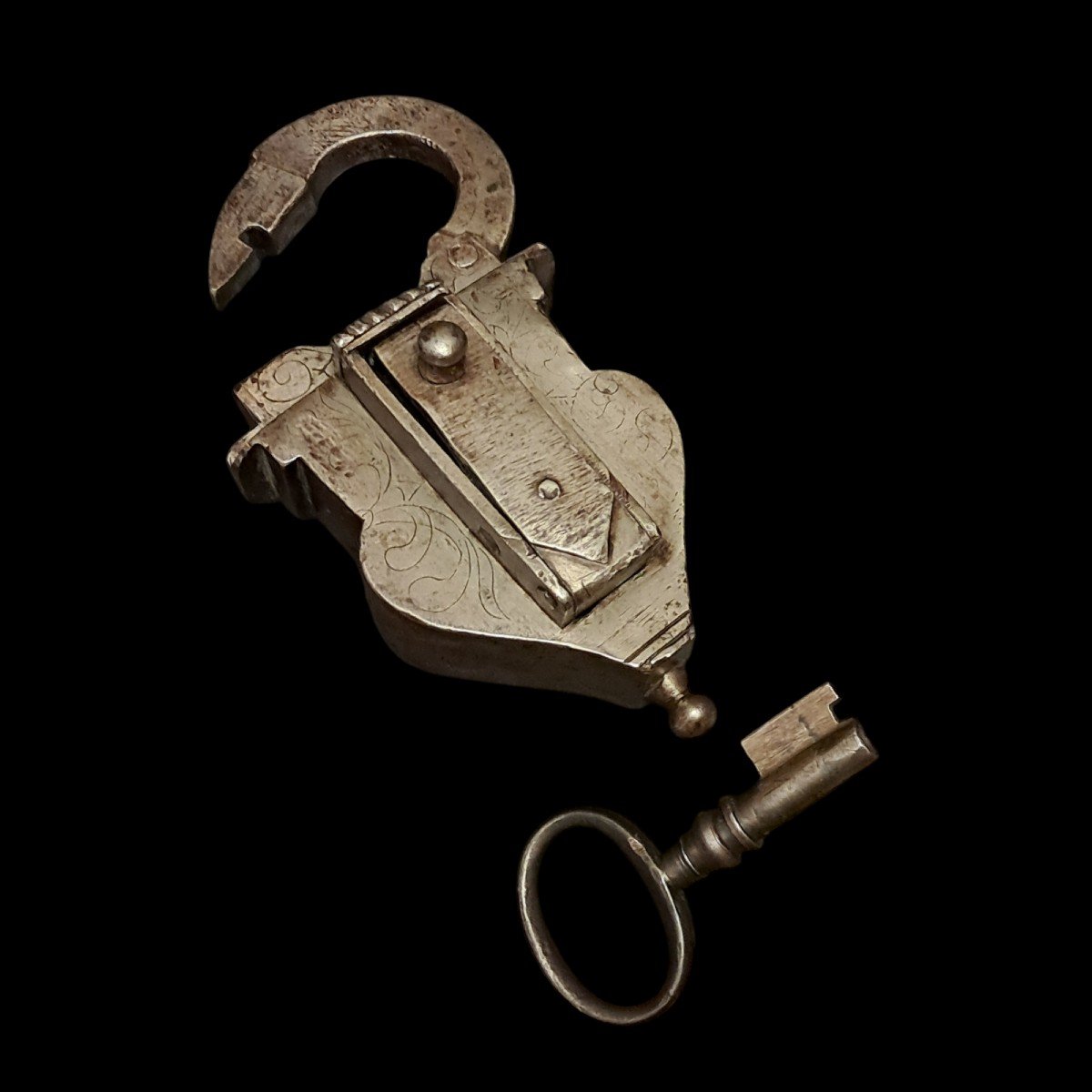 Engraved Wrought Iron German Padlock XVII Century-photo-4