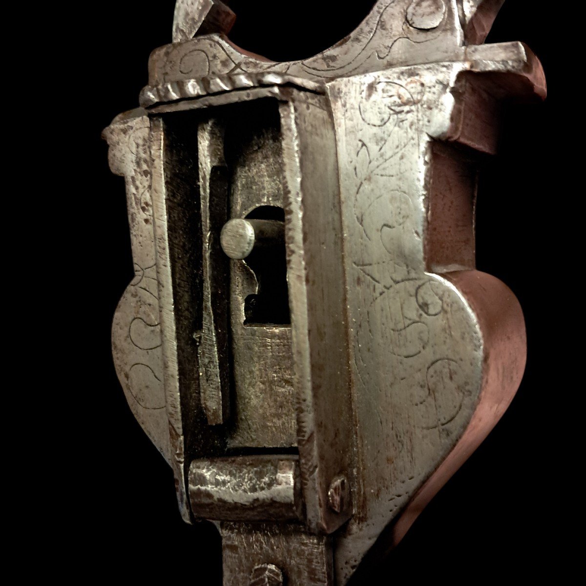 Engraved Wrought Iron German Padlock XVII Century-photo-5