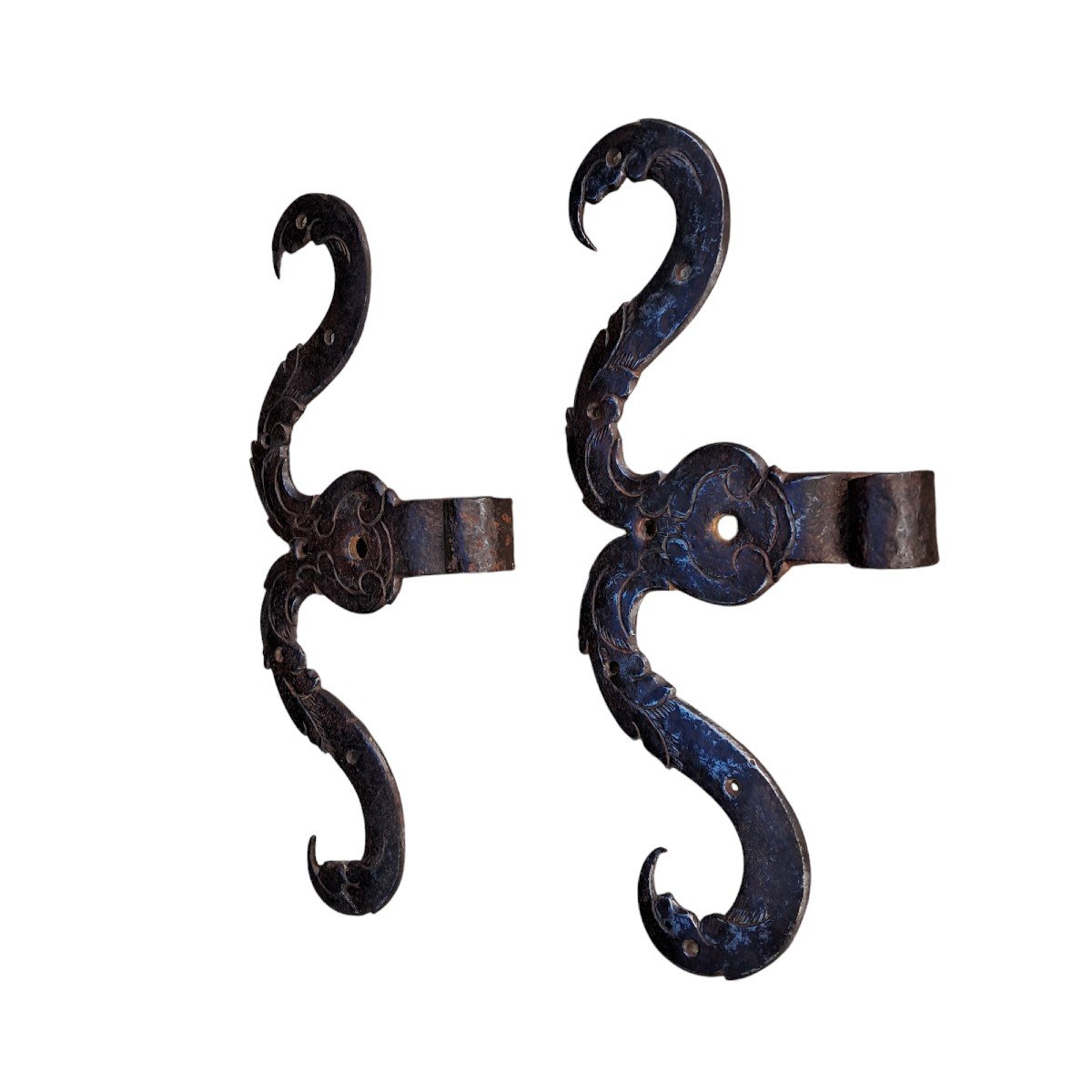 Important Pair Of "moustache" Door Hinges In Forged And Engraved Iron South Tyrol XVII Century-photo-1