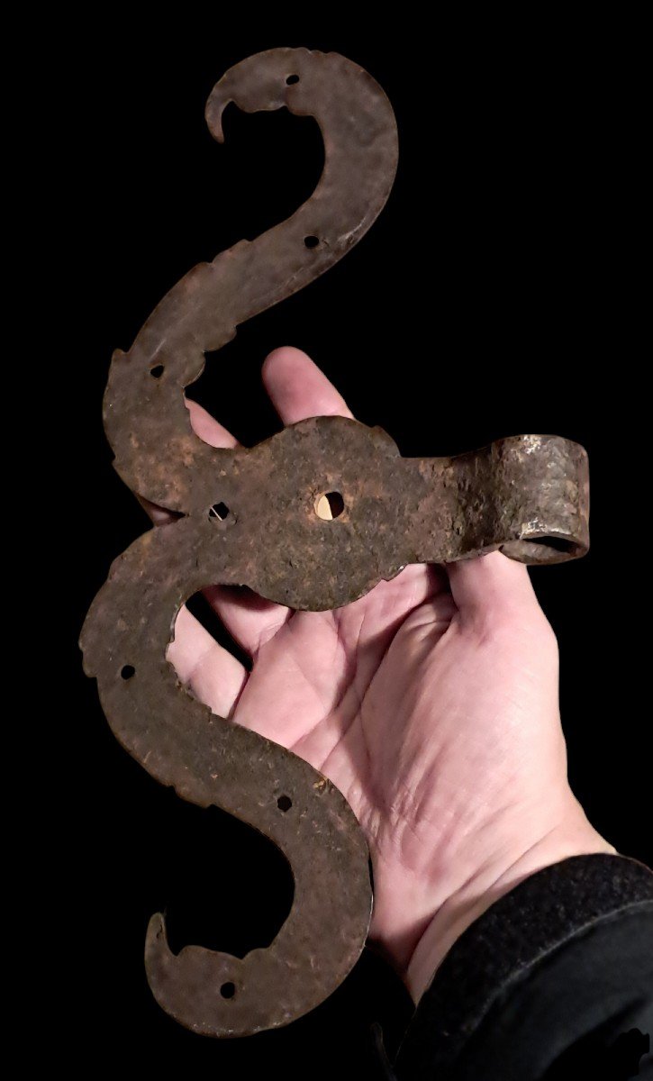 Important Pair Of "moustache" Door Hinges In Forged And Engraved Iron South Tyrol XVII Century-photo-6