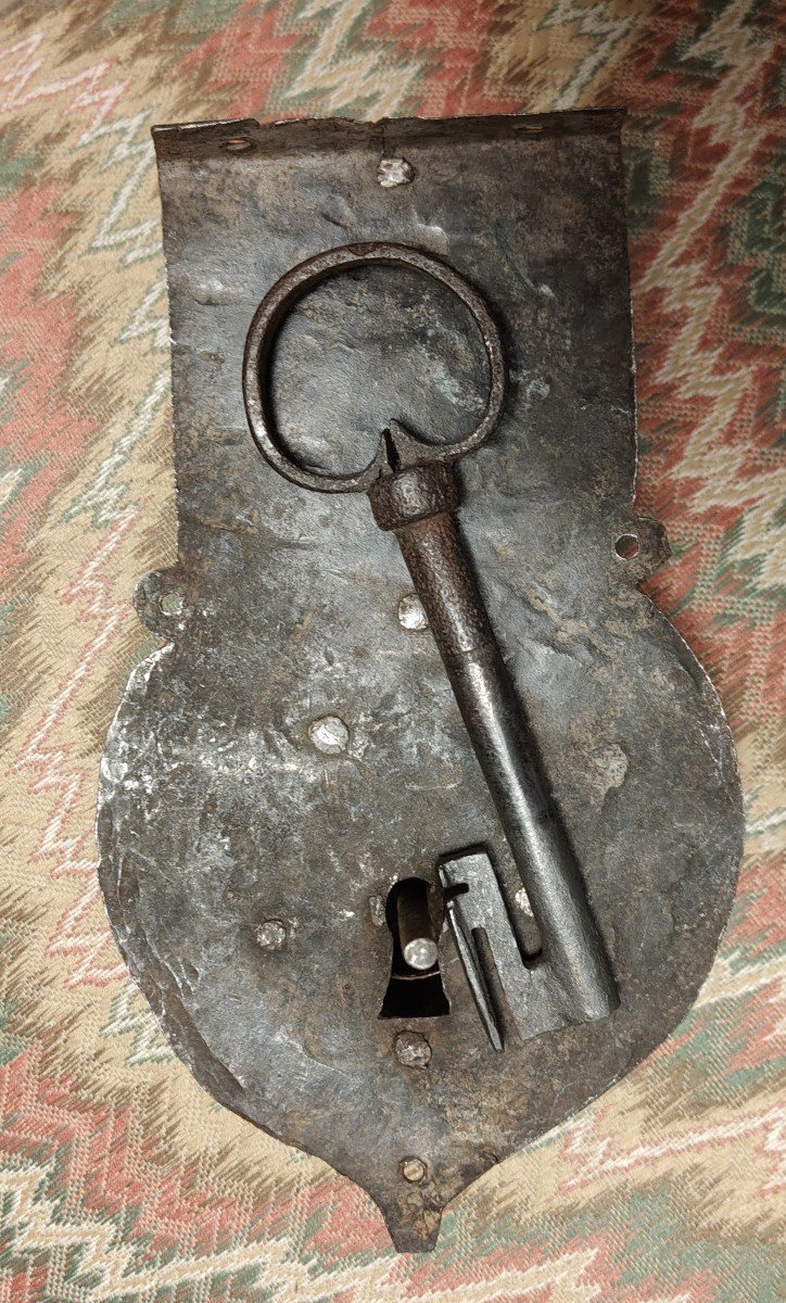 Engraved Wrought Iron Chest Lock XVII Century With Key-photo-5