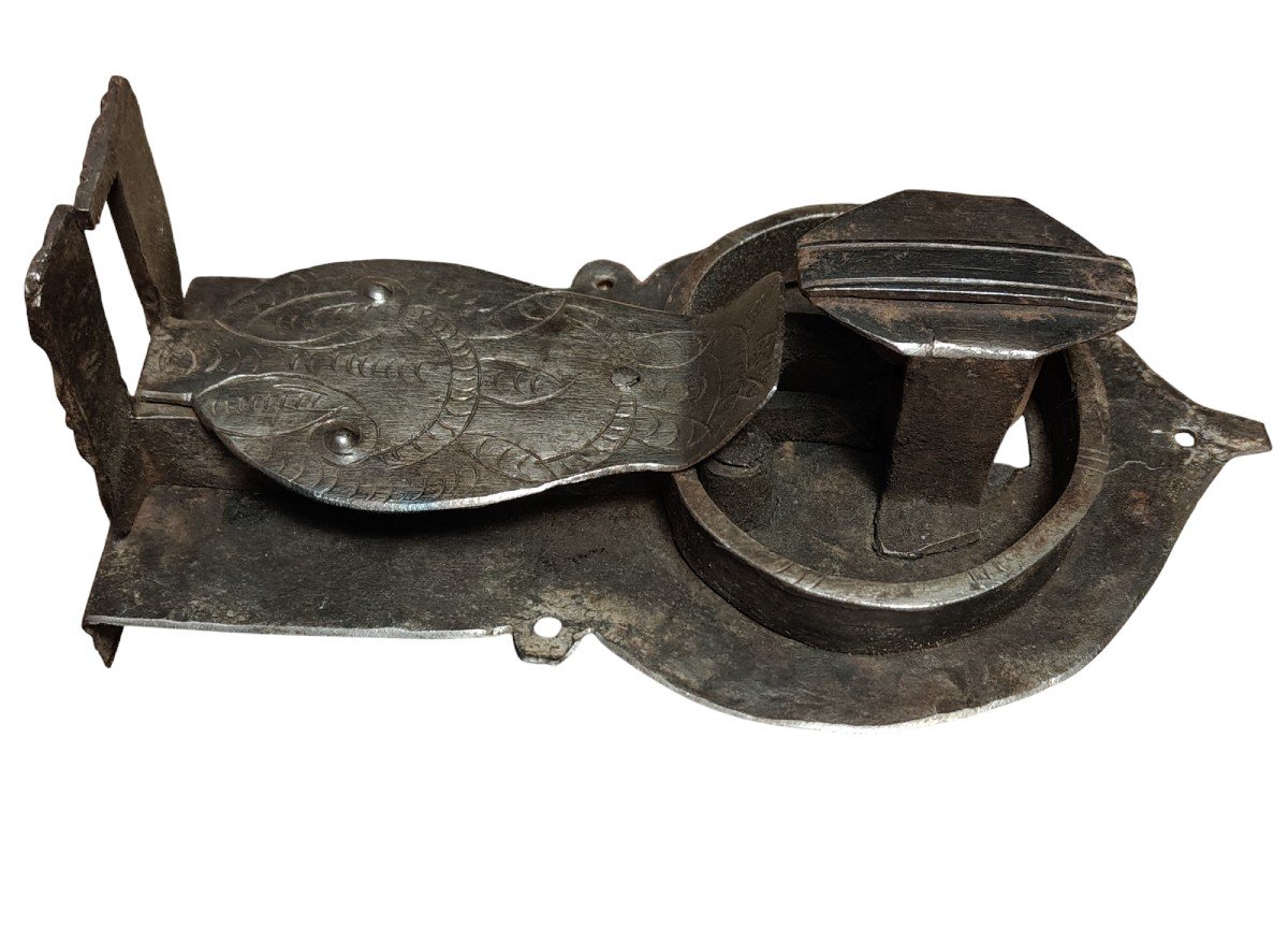 Engraved Wrought Iron Chest Lock XVII Century With Key-photo-6