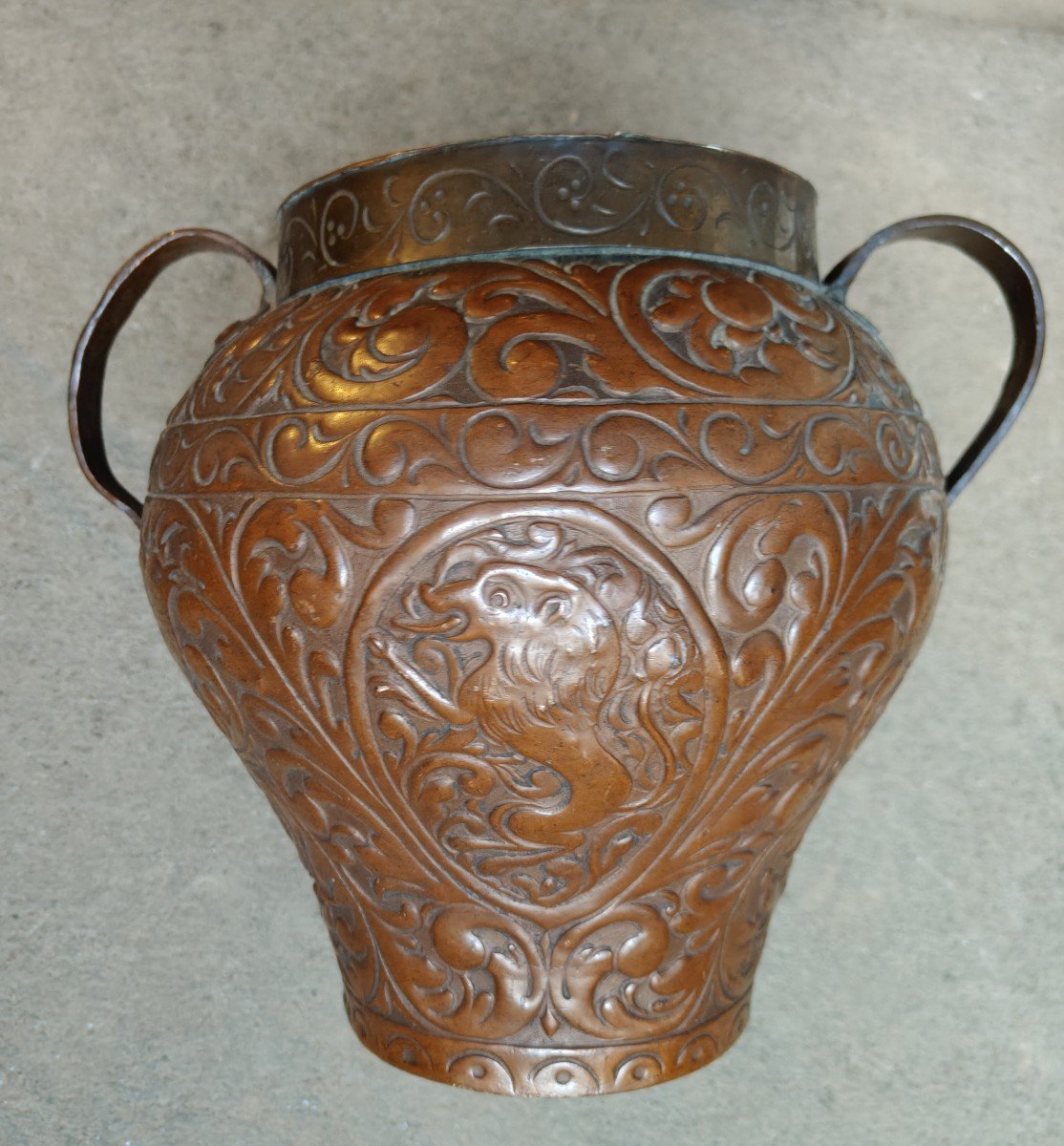 Italian Vase With Double Handle In Embossed Copper 18th Century-photo-7