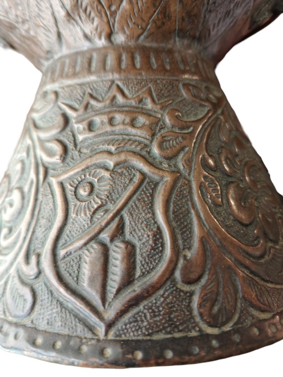 Small Embossed Copper Vase, Late 17th Century-photo-4