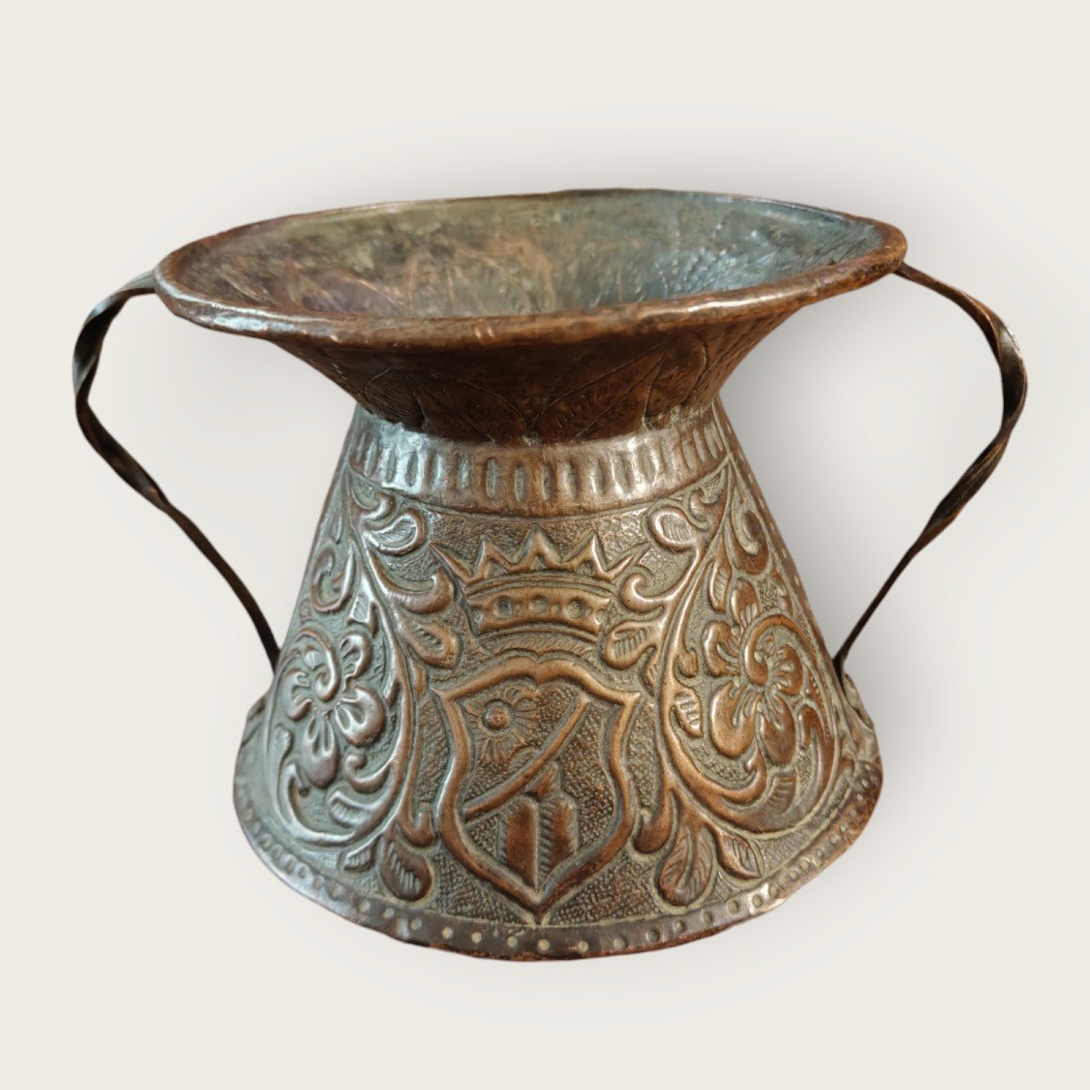 Small Embossed Copper Vase, Late 17th Century-photo-2