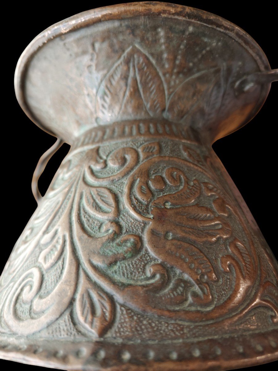 Small Embossed Copper Vase, Late 17th Century-photo-3