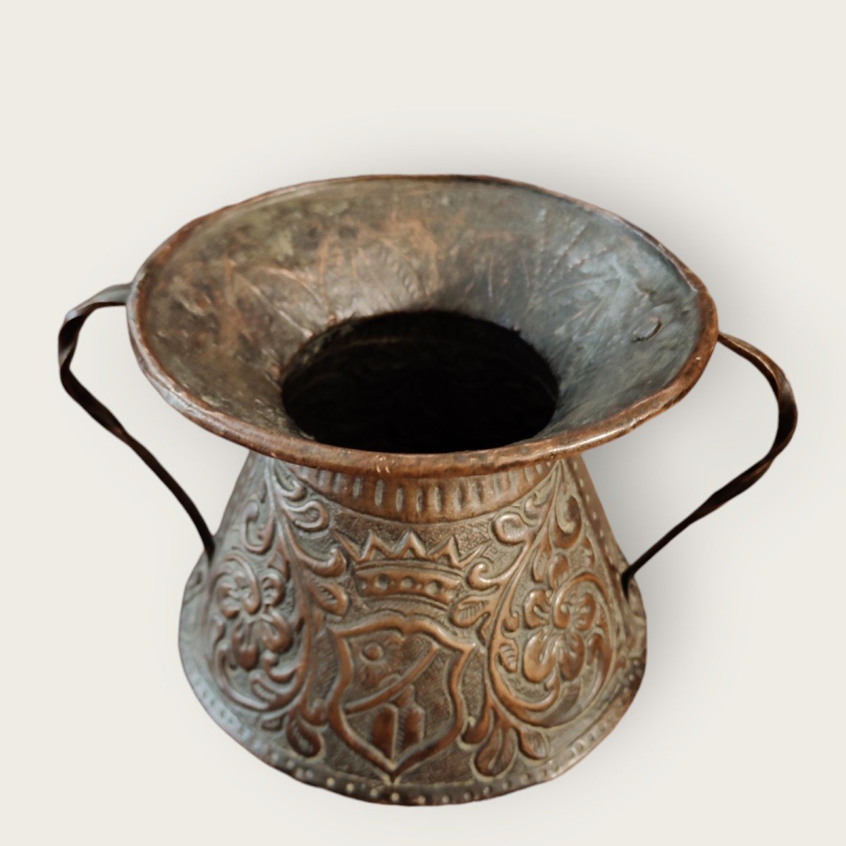 Small Embossed Copper Vase, Late 17th Century-photo-6