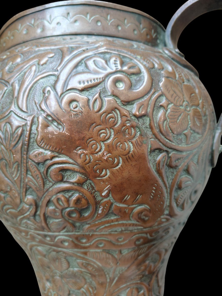 Italian Vase With Double Handle In Embossed Copper 18th Century-photo-3