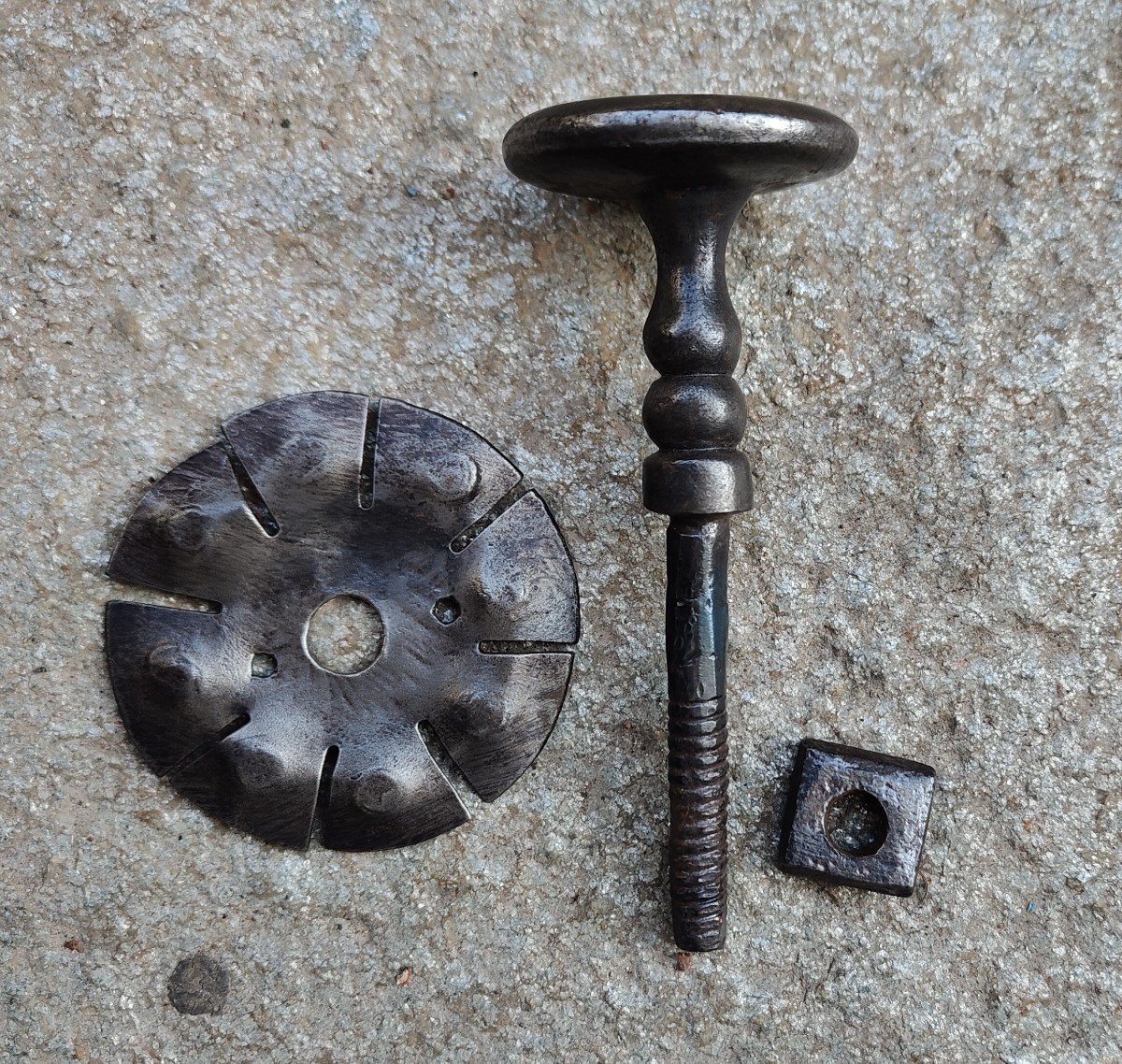 Bouton De Porte En Fer Forgé XVIIIe Siècle-photo-1