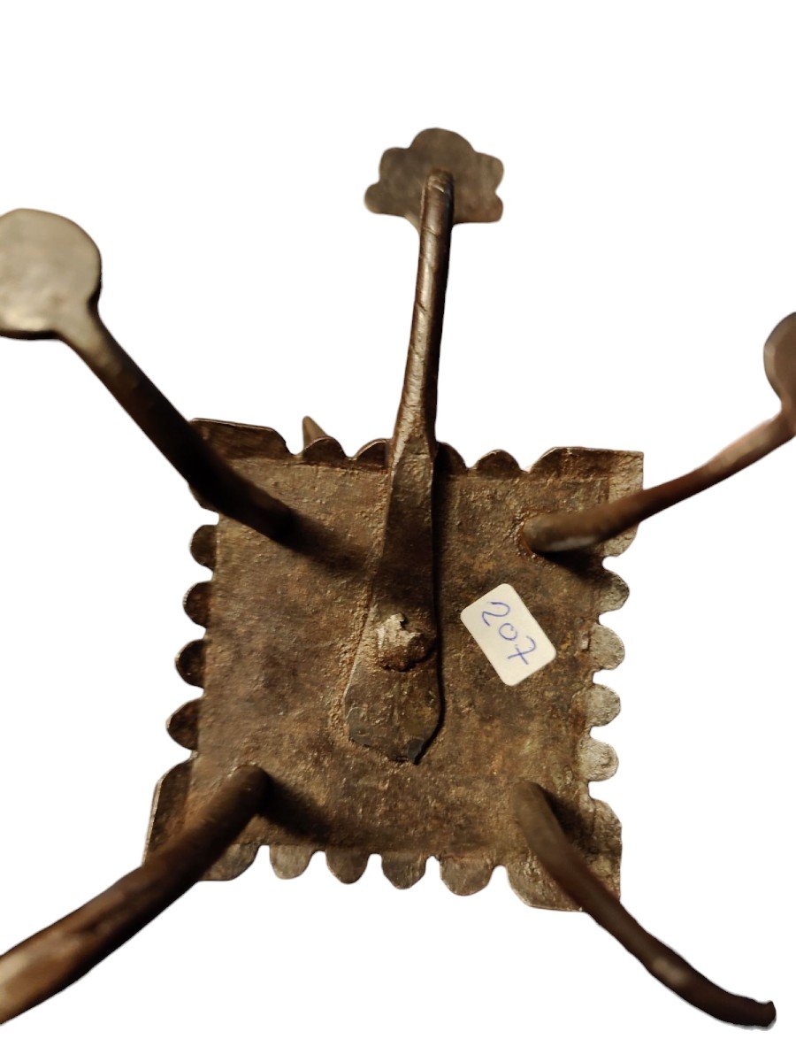 Engraved Wrought Iron Wax Jack XVII Century-photo-1