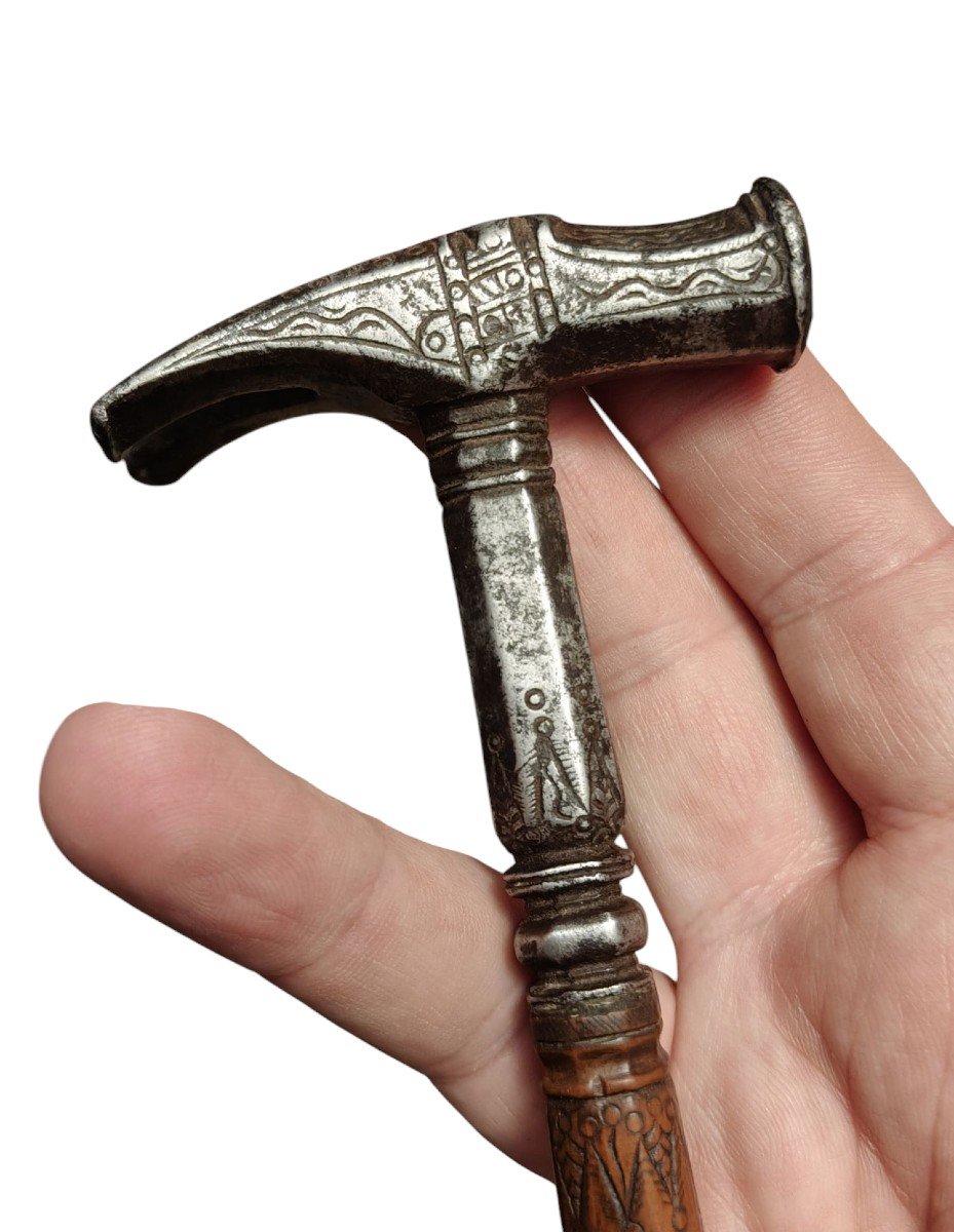 Master's Hammer In Forged Iron And Engraved With Boxwood Handle-photo-1