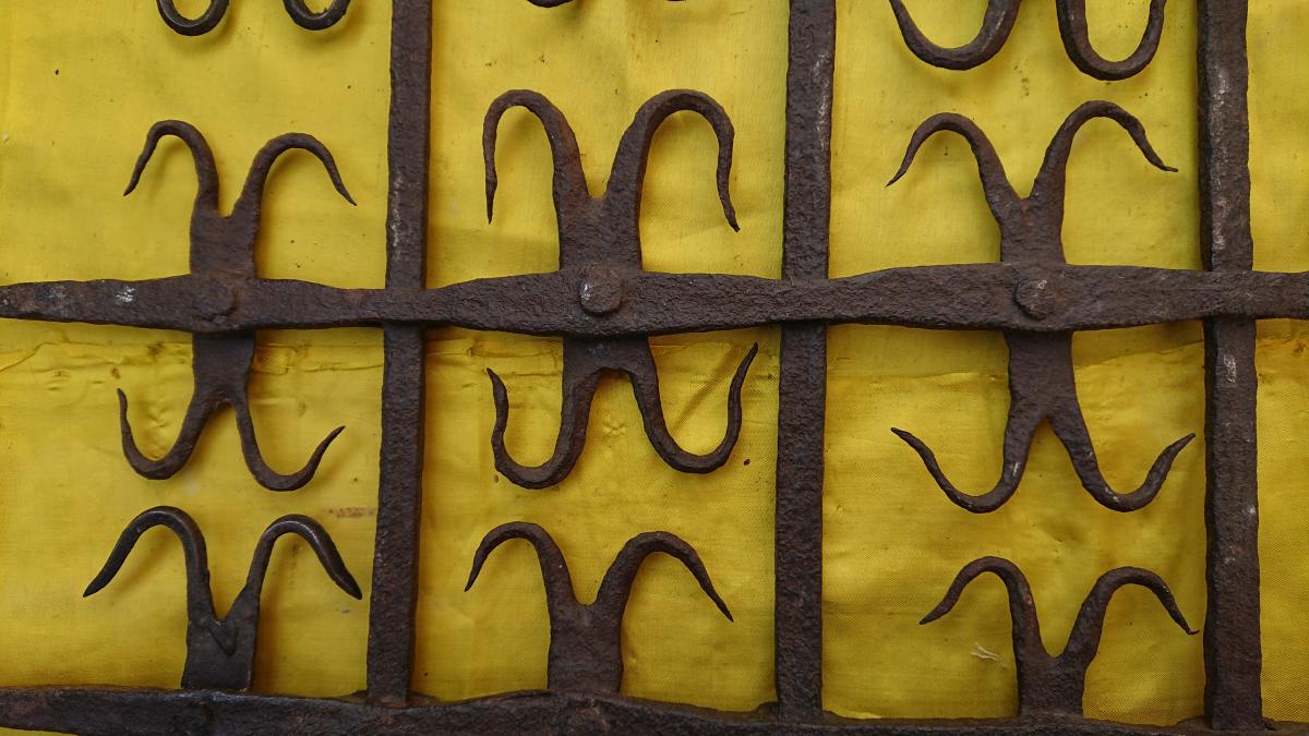 16th Century Wrought Iron Grill-photo-2