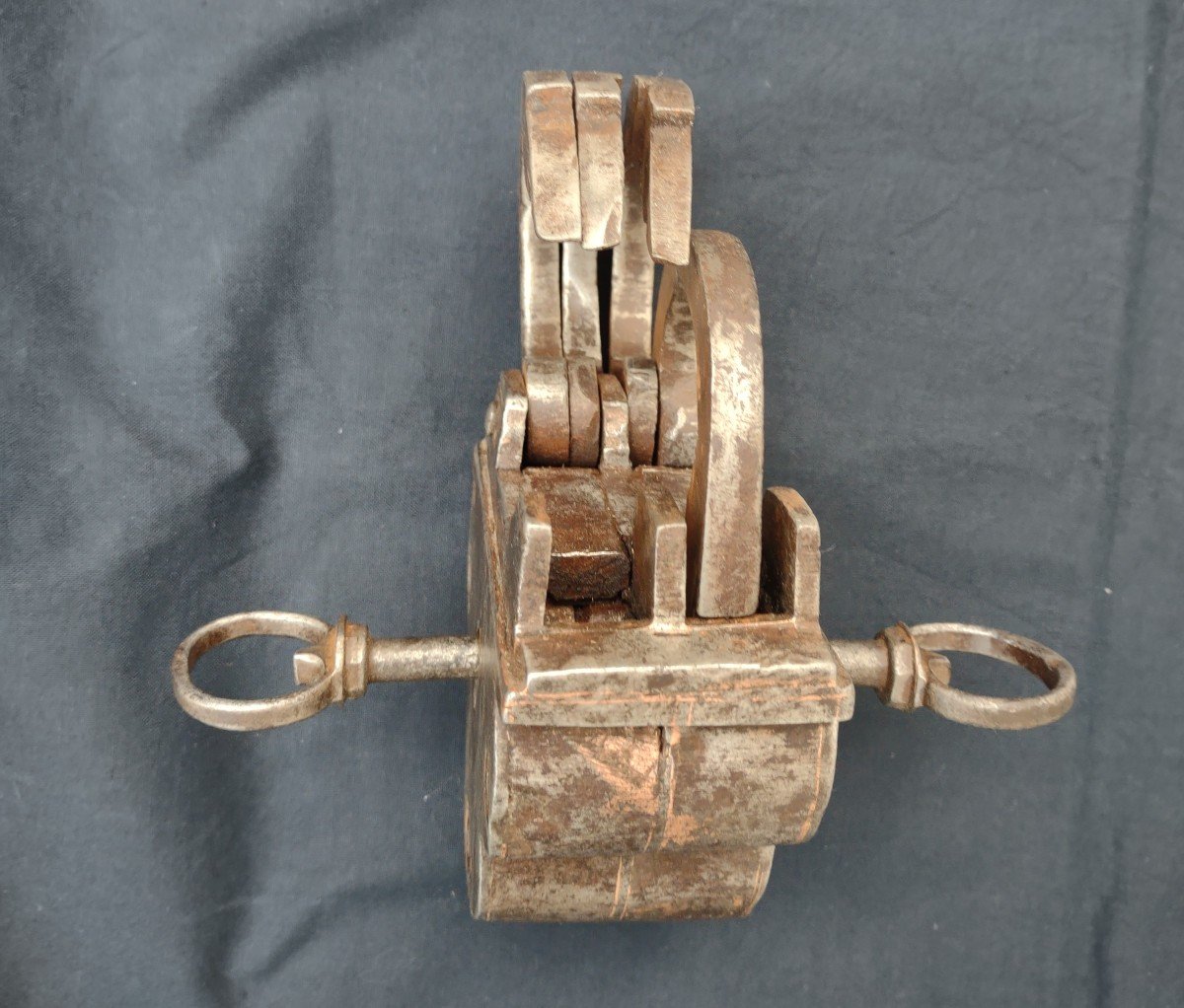 Huge Trilobate Padlock XVIth Century 4 Handles-photo-1