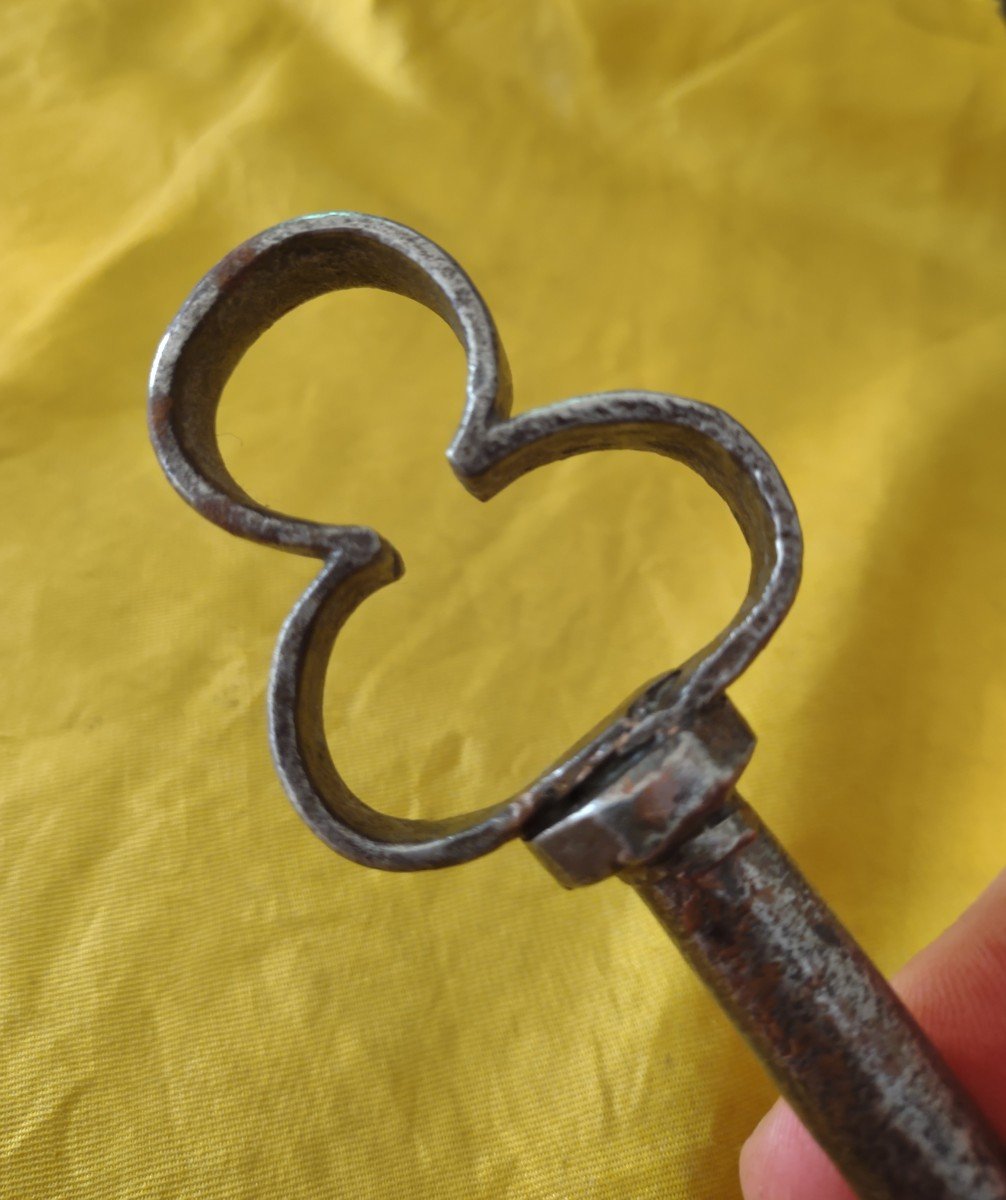 Wrought Iron Clover Key XV-xvith Century-photo-3