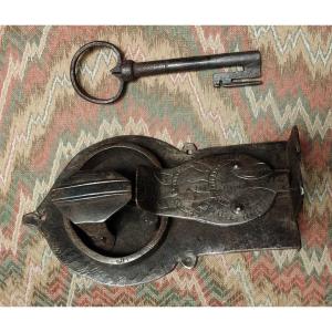 Engraved Wrought Iron Chest Lock XVII Century With Key