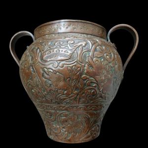 Italian Vase With Double Handle In Embossed Copper 18th Century