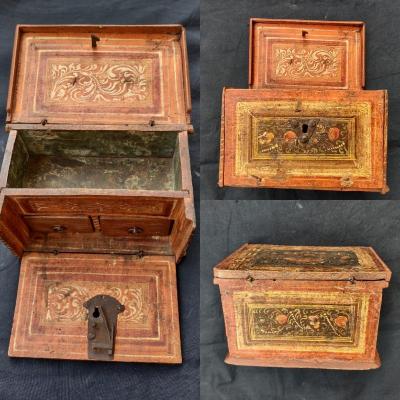 Small Box In Painted Wood XVIth Century