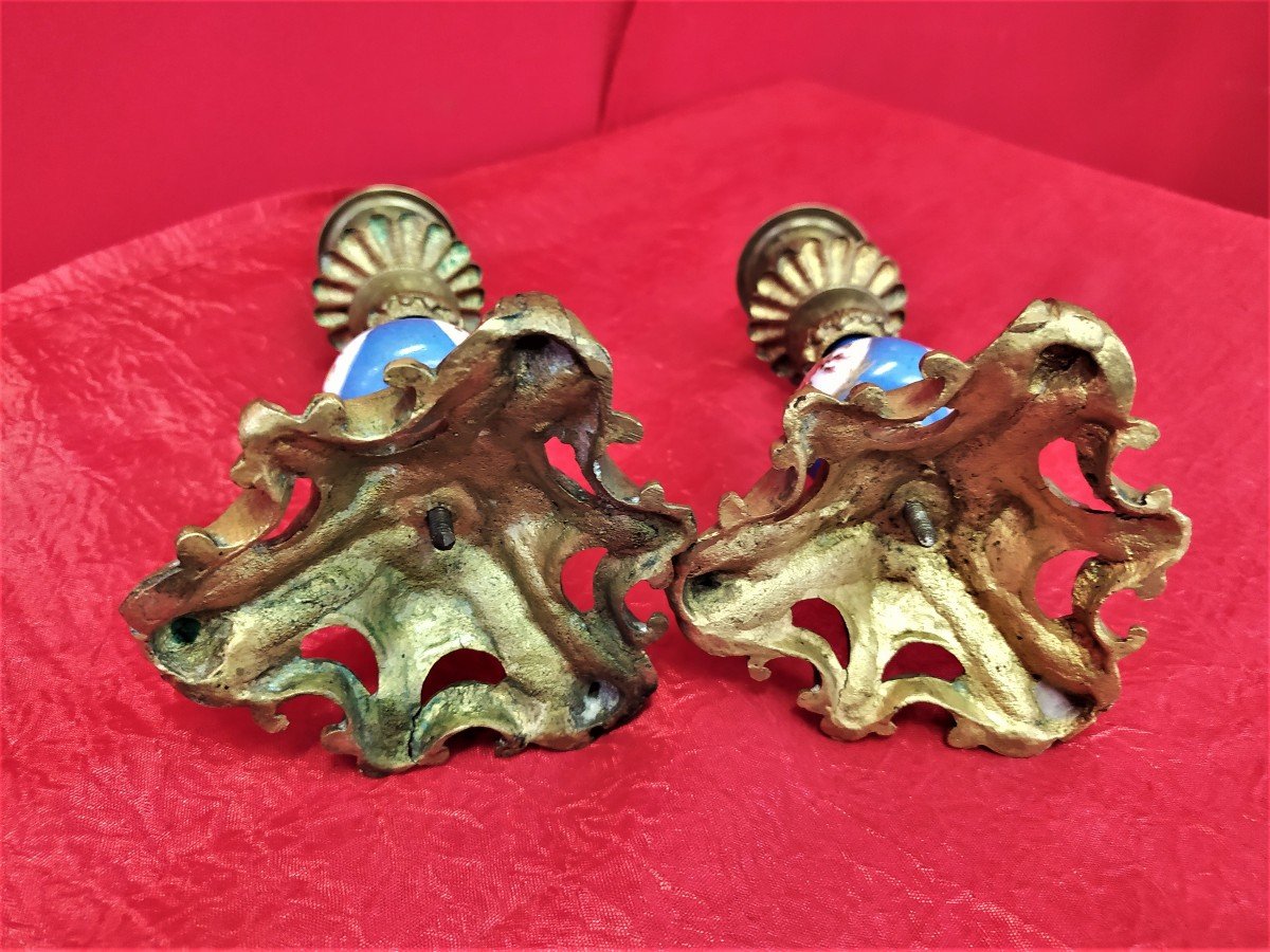 Paire De Petits Bougeoirs En Bronze-photo-4