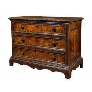 Bergamo Walnut Dresser '600