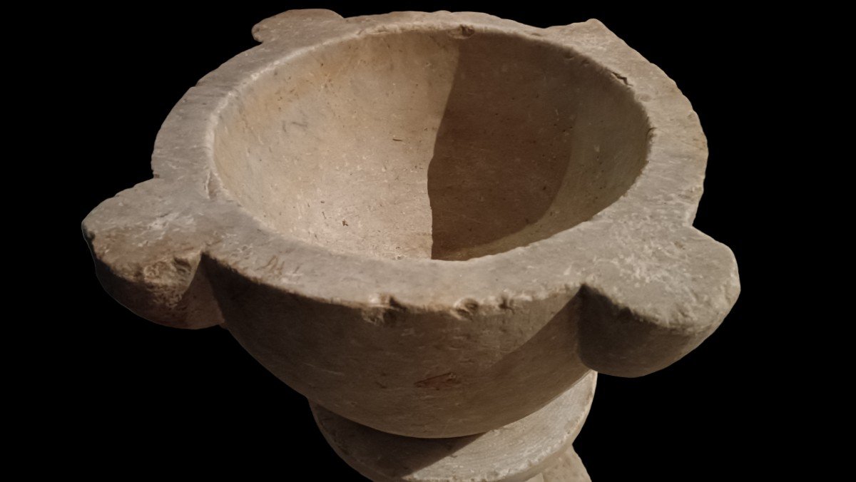 Very Large 17th Century Marble Mortar-photo-1