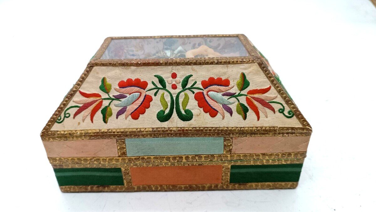 Exceptional 19th Century Embroidered Fabric Box With Wax Child-photo-2