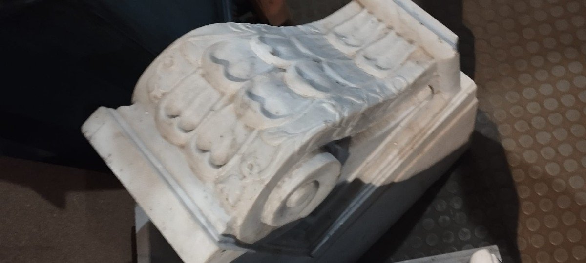 Pair Of Large Capitals, 18th Century Marble Brackets-photo-1