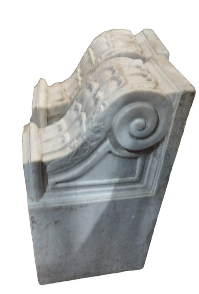 Pair Of Large Capitals, 18th Century Marble Brackets